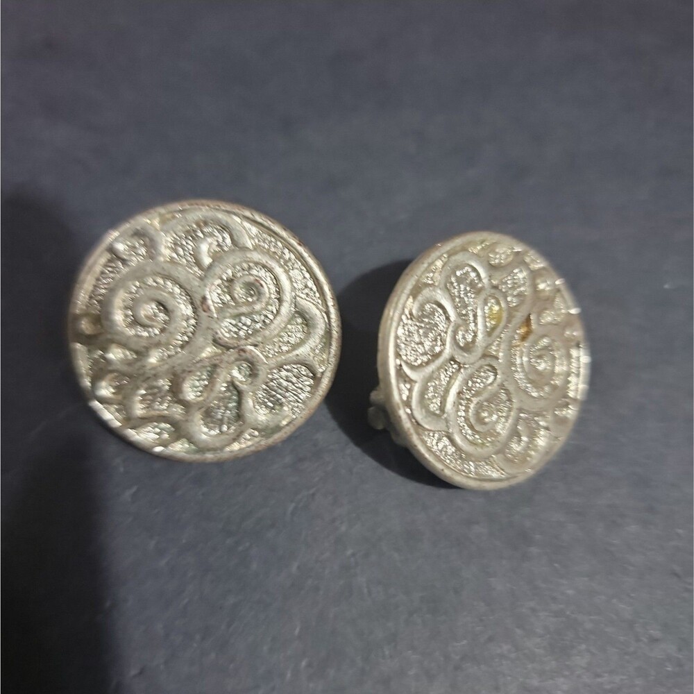 VINTAGE Silver-tone Clip-on Earrings Quarter Sized